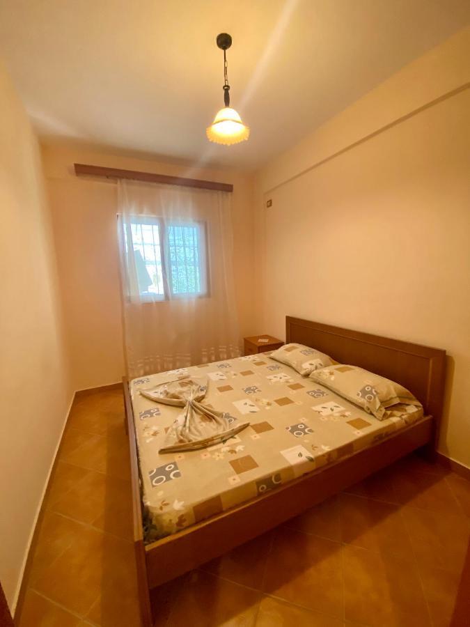 Family Apartments Sarande Bagian luar foto