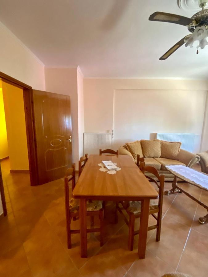 Family Apartments Sarande Bagian luar foto