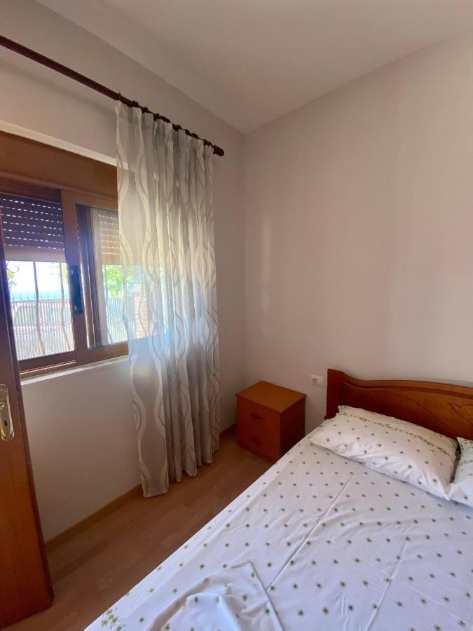 Family Apartments Sarande Bagian luar foto