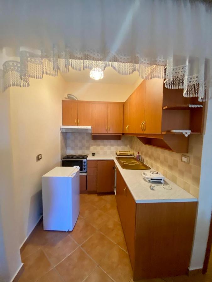 Family Apartments Sarande Bagian luar foto