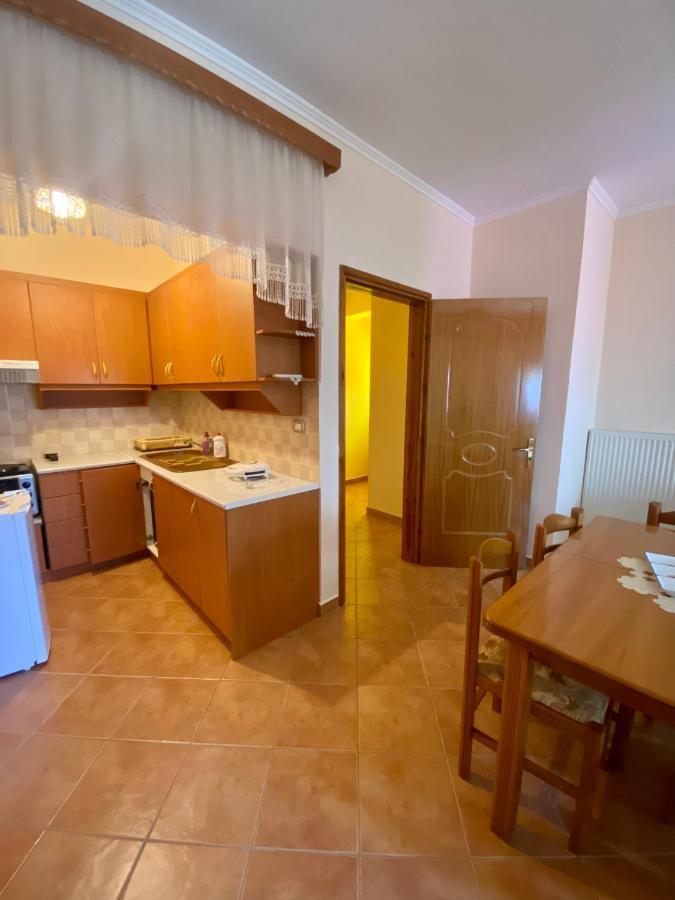 Family Apartments Sarande Bagian luar foto