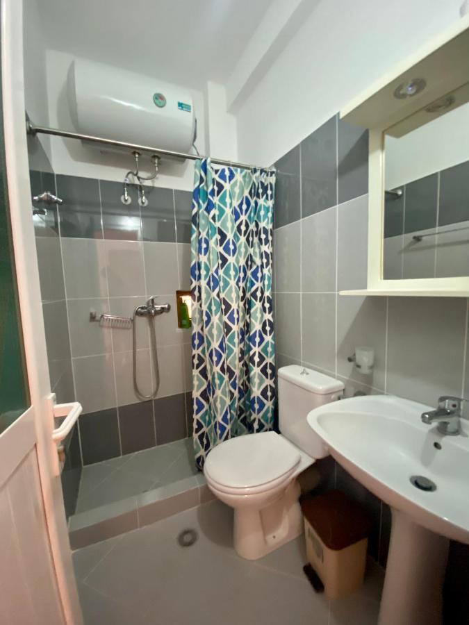 Family Apartments Sarande Bagian luar foto