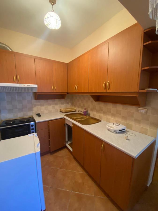 Family Apartments Sarande Bagian luar foto