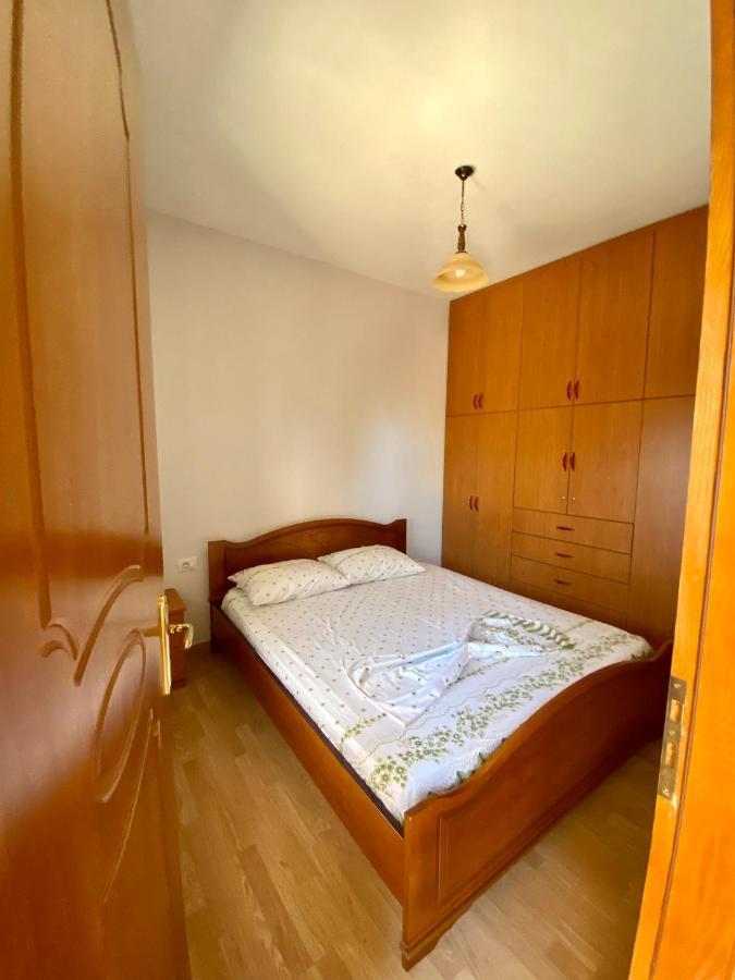 Family Apartments Sarande Bagian luar foto