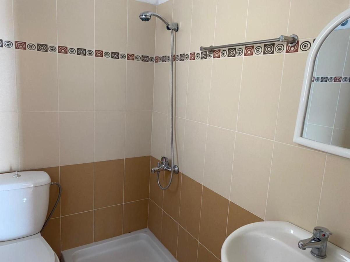 Family Apartments Sarande Bagian luar foto