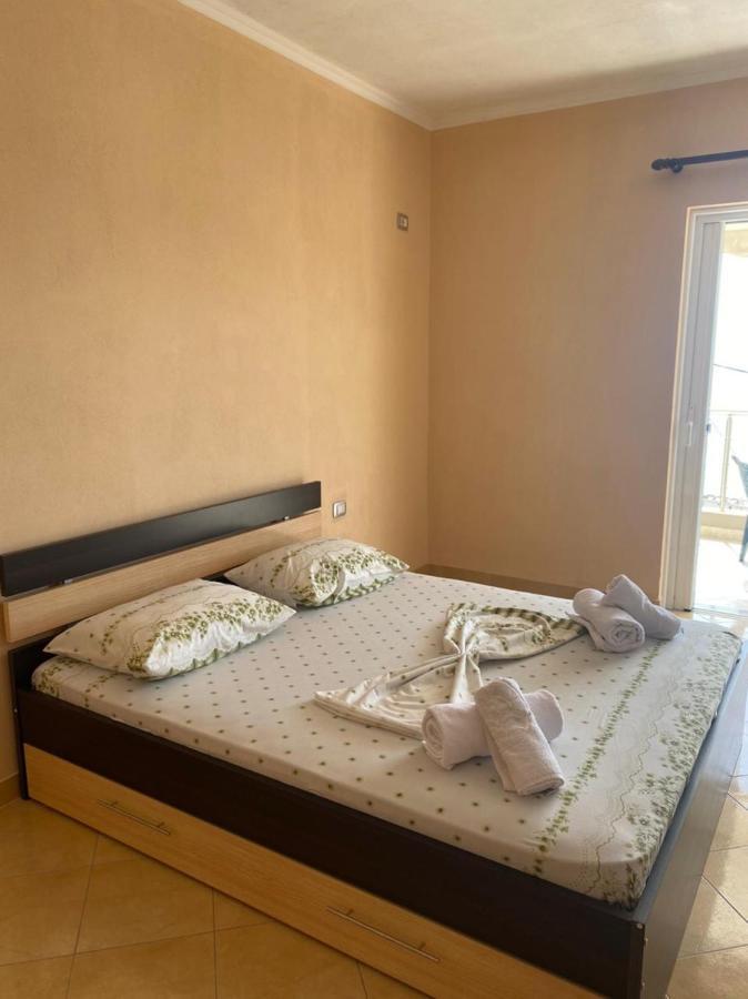 Family Apartments Sarande Bagian luar foto
